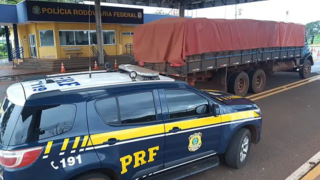 PRF apreende carregamento de cigarros contrabandeados