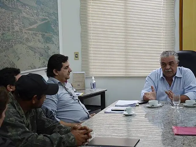 Prefeito de Aquidauana promete estudar situação de famílias que ocuparam terrenos