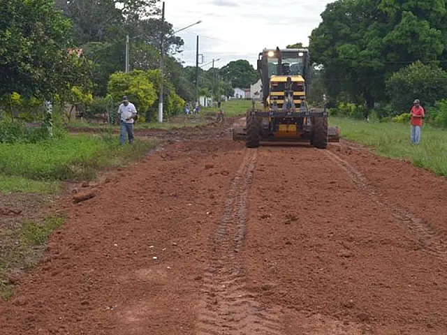 Gerência de Obras prossegue com serviços de patrolamento e cascalhamento
