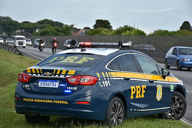 Motociclista é flagrado com veículo adulterado