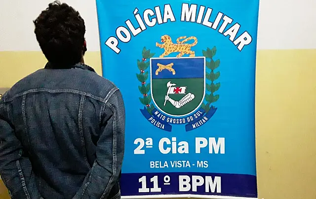 Tentou fugir pulando muros, mas acabou preso por estar foragido da justiça