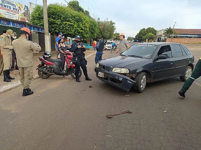 Acidente entre carro e moto deixa mulher ferida em Anastácio