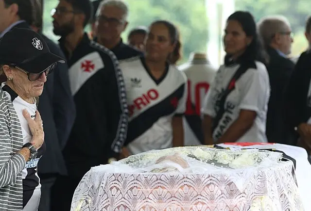 Fãs de Roberto Dinamite se despedem do craque