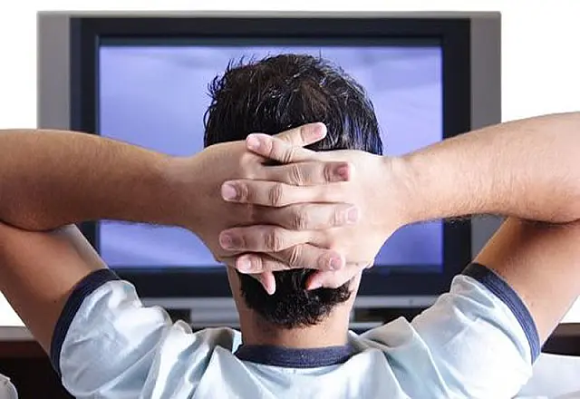 Muita televisão prejudica a fertilidade masculina, diz estudo