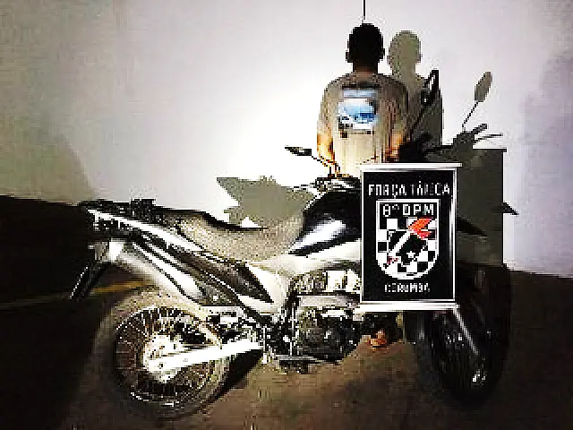 PM prende autor por receptação e tráfico de drogas e ainda recupera motocicleta furtada