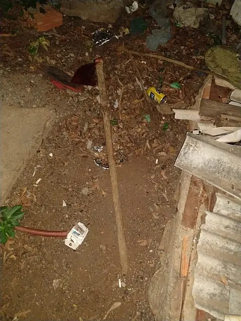 Jovem mata homem com quem bebia com golpe de enxada após discussão