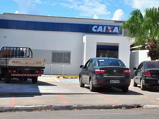 Jovem tem celular furtado na agência da Caixa Econômica em Anastácio