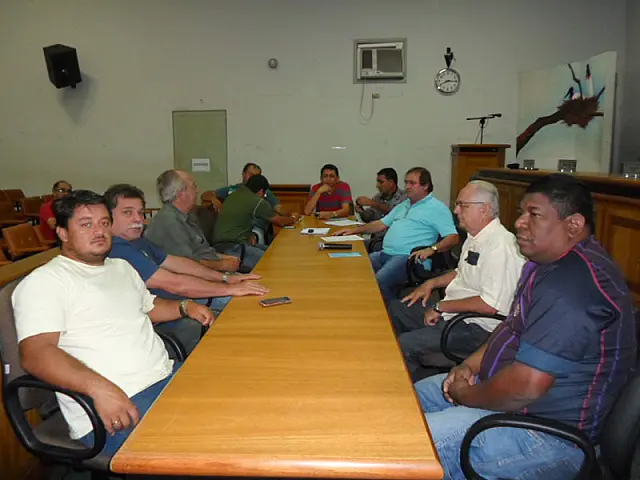 Durante reunião, Azulão apresenta projeto para 2014