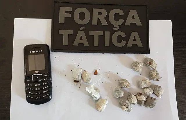 Rapaz é preso após ser flagrado pela PM com papelotes de maconha em Jardim