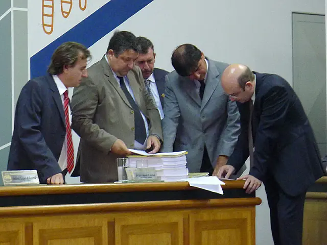 Vereadores criam comissão para investigar Fauzi