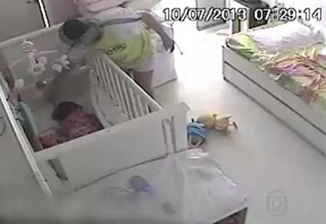 Babá diz não se arrepender de agredir bebê
