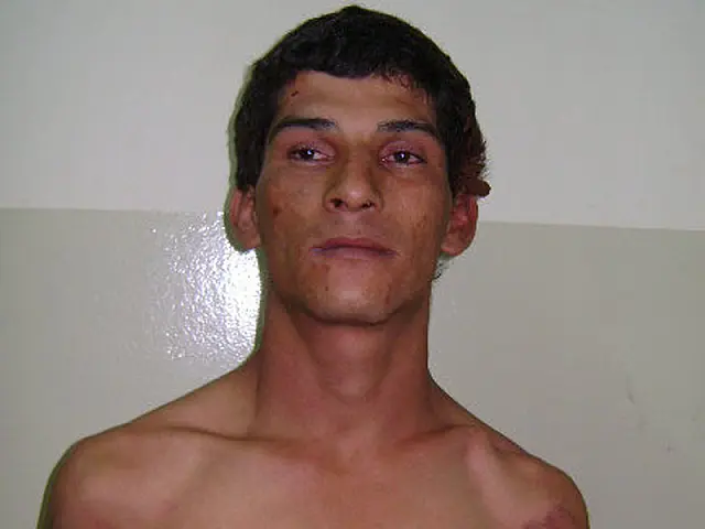 Filho defende a mãe e é morto pelo pai com golpes de facão