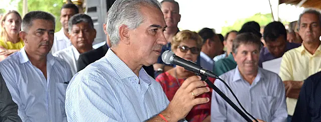 Reinaldo entrega implementos agrícolas para reforçar agricultura familiar na região