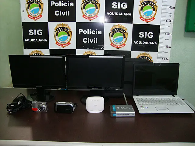Nove adolescentes são apreendidos após furto em escola