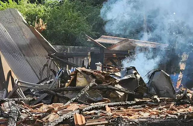 Incêndio destrói barracão da escola de samba em Campo Grande