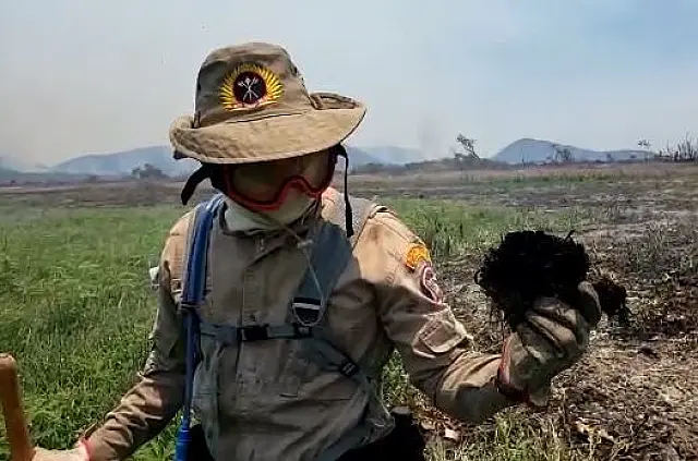 Incêndio subterrâneo dificulta trabalho dos Bombeiros na Serra do Amolar