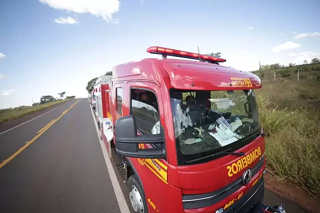 Carro colide contra cavalo em rodovia e idosa fica gravemente ferida