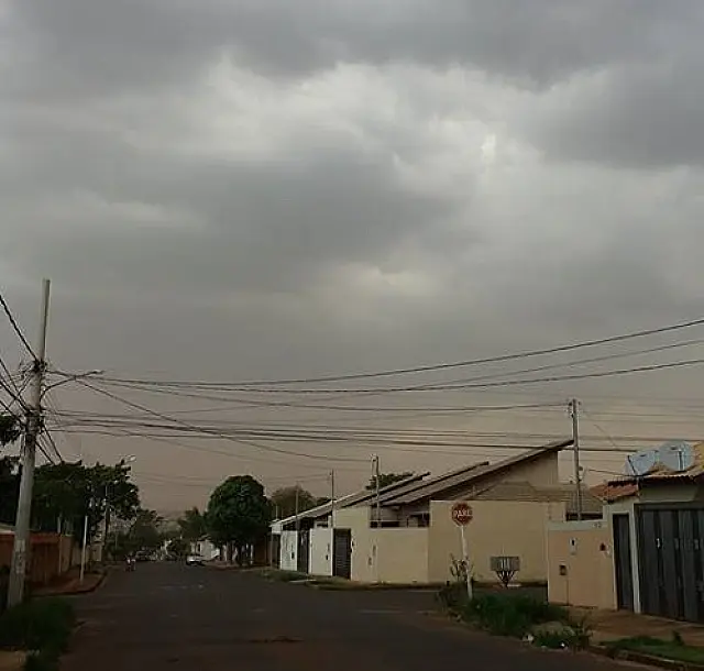Rajadas de ventos fortes geram alerta para defesa civil de 45 municípios