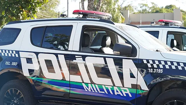 Homem agride esposa e joga filho de 4 anos na caixa d'água