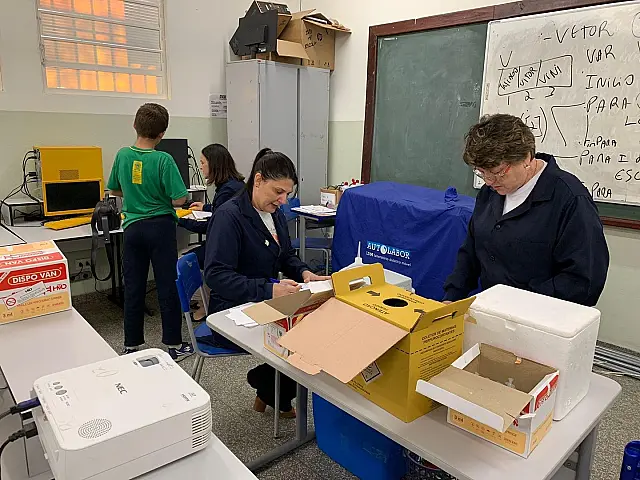 Vacinação itinerante imuniza alunos em escolas de Bonito