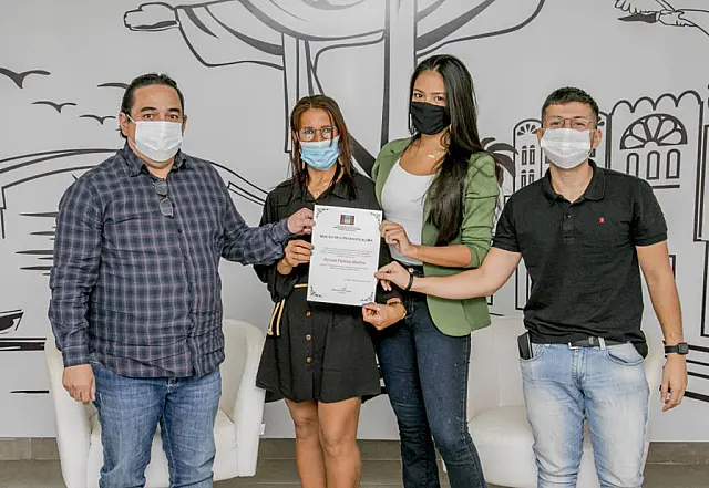 Destaque no Brasileirão, jogador de Corumbá é homenageado por prefeito e vereador