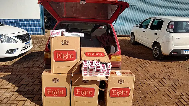 Jovens são flagrados com 2,5 mil pacotes de cigarro contrabandeado