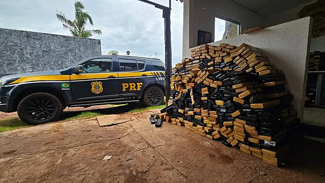 PRF apreende 1,6 tonelada de maconha escondida em tambores na BR-163