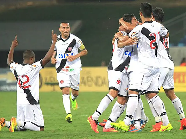 De virada e com gol de Kleber, Vasco se impõe e bate o Santa em Cuiabá