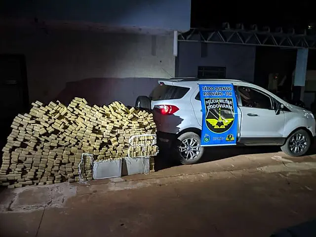Polícia apreende carro com meia tonelada de maconha
