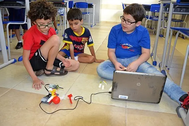 Clube de Robótica do Sesi prepara crianças para profissões do futuro