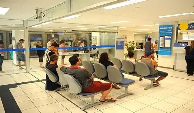 Procon notifica bancos a informarem melhor os horários de atendimento