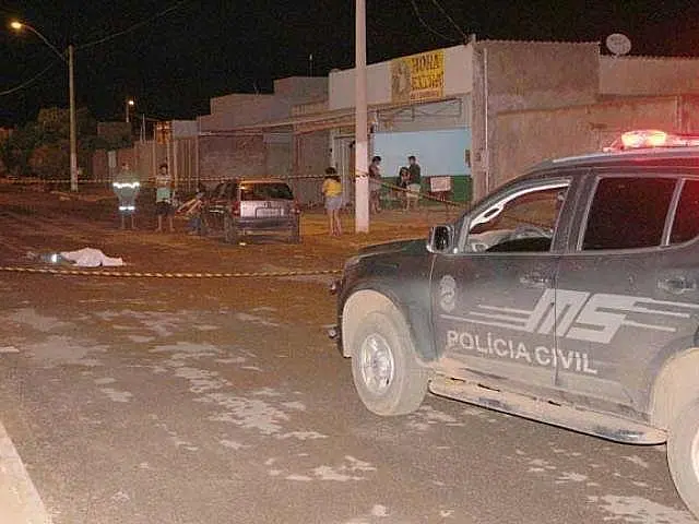 Pintor é morto com facada no coração durante briga em conveniência