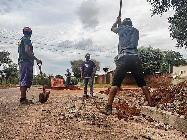 Começam obras complementares de pavimentação no bairro da Serraria