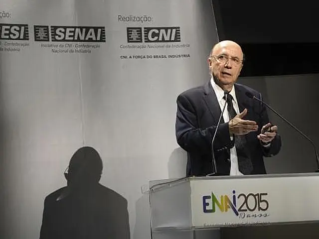 Meirelles defende meta fiscal realista e diz que governo examina contas