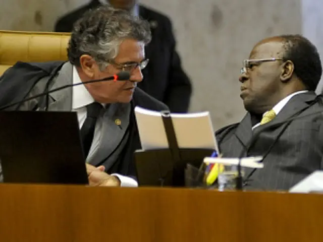 Relator do mensalão diz que houve compra de votos e sinaliza condenação