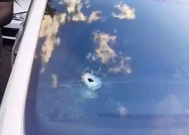 Carros são atingidos por tiros em Piraputanga