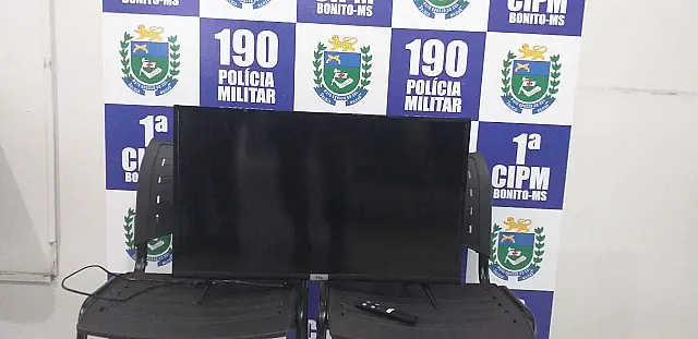 Menor anda com TV na rua, desperta atenção de moradores e é apreendido em Bonito