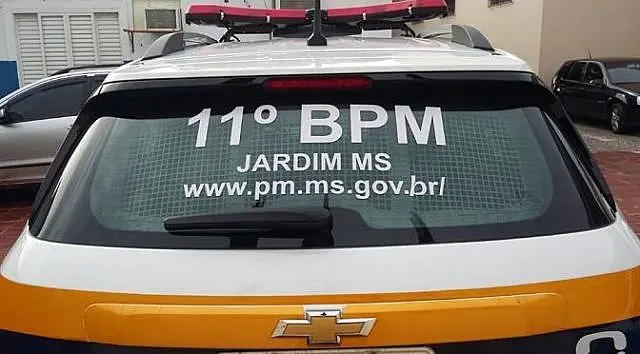 PM recupera veículo furtado e prende autores de crime