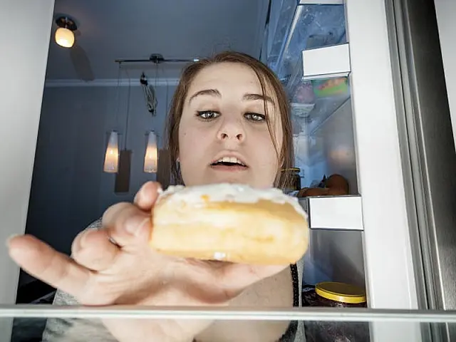 Dormir depois das onze da noite pode atrapalhar sua dieta