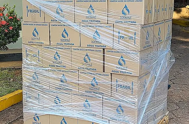 Sanesul envia nova remessa de água para o RS