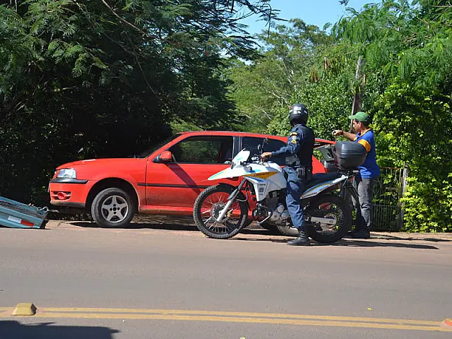 Ao prender motorista embriagado, PM encontra garrafa de vodka em veículo
