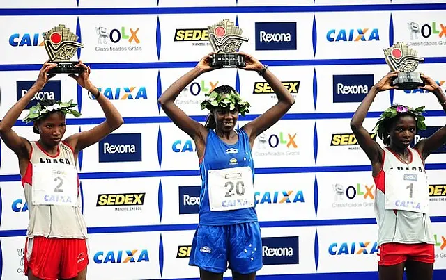 Com dobradinha queniana, Edwin Kipsang ganha a São Silvestre 2012