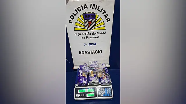Homem tenta fugir de abordagem da PM, mas é preso com maconha em Anastácio