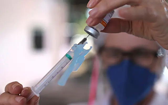 Maiores de 18 anos já podem tomar a 3ª dose contra a Covid-19