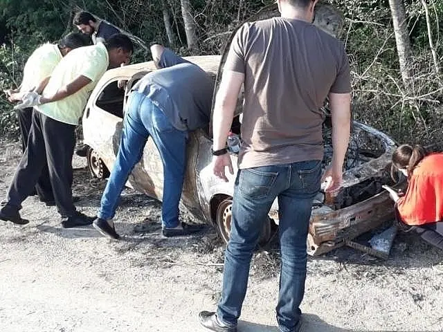 Ossada encontrada em carro incendiado na fronteira é de boi