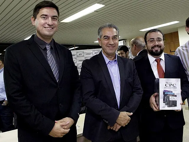 Juízes de Aquidauana lançam e autografam obra sobre o Novo CPC