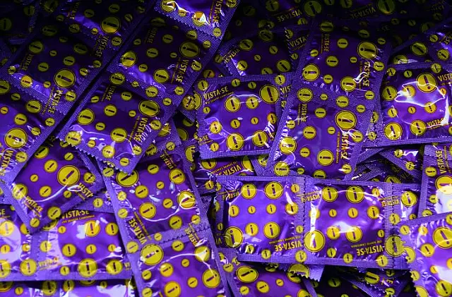 Campanha 'Desenrola, veste e se joga no Bloquinho' de prevenção às ISTs
