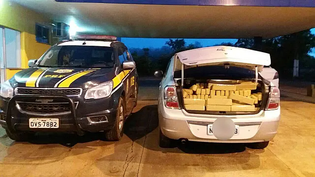 PRF apreende 800kg maconha e 2 kg de cocaína na BR-262
