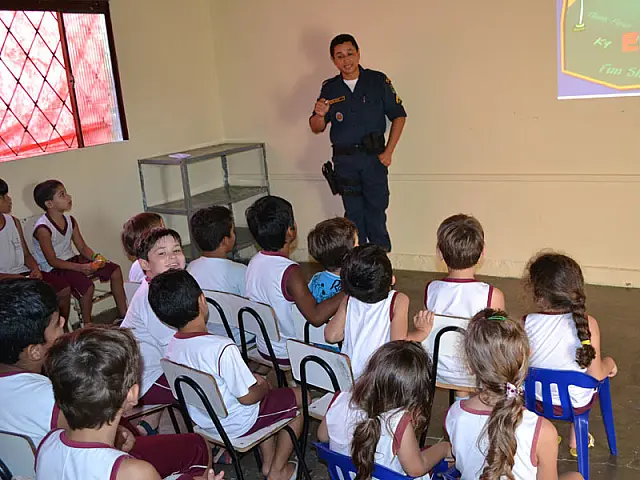 7º BPM ministra palestras de trânsito para crianças em Anastácio