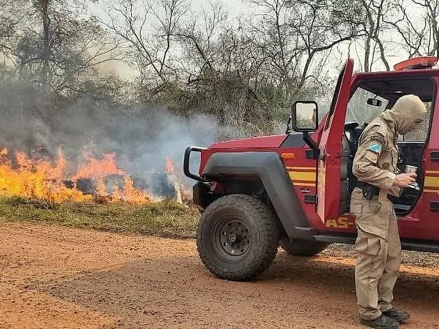 Fogo já destruiu 35 mil hectares de vegetação no Refúgio Caiman
